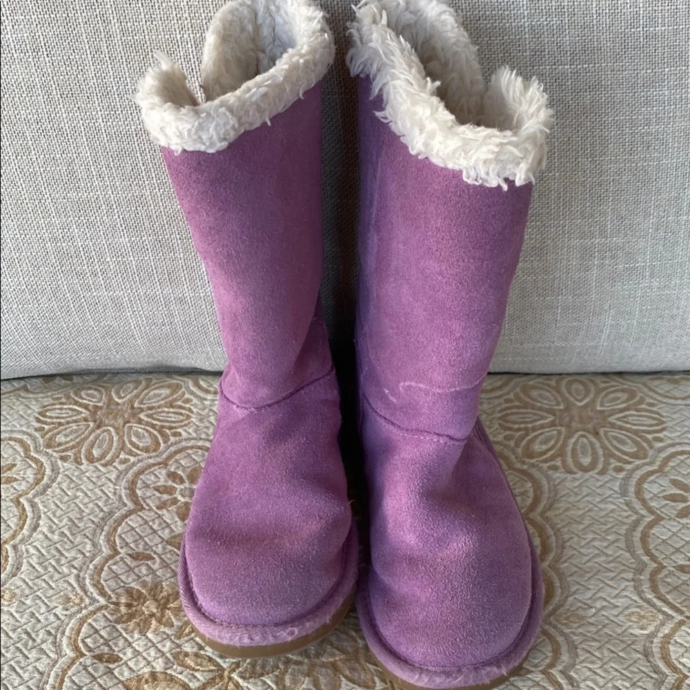Koolaburra by Ugg Purple Suede kids Boots, so cute!